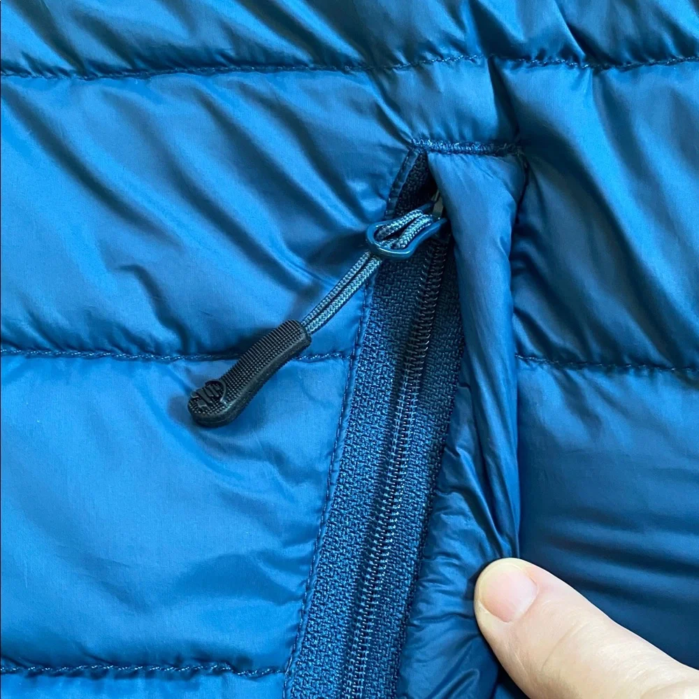 Kamik men’s dark blue down hooded puffer coat Sz M